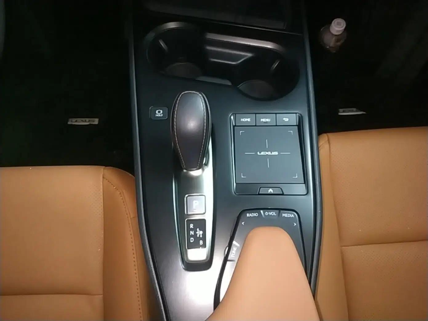 Lexus UX New Energy 2020 300e Pure·Joy Edition — миниатюра 17