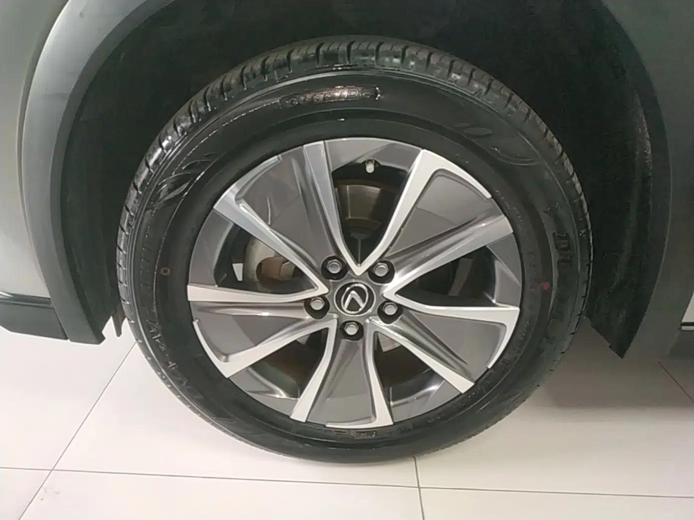 Lexus UX New Energy 2020 300e Pure·Joy Edition — миниатюра 8
