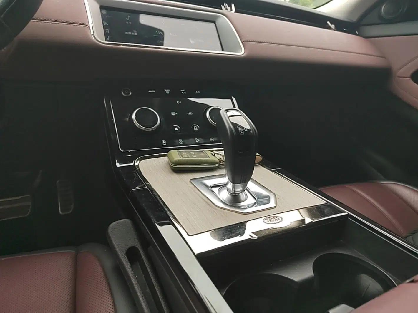 Land Rover Range Evoque New Energy 2022 Aurora L P300e Plug-in Hybrid Electric Version — миниатюра 16