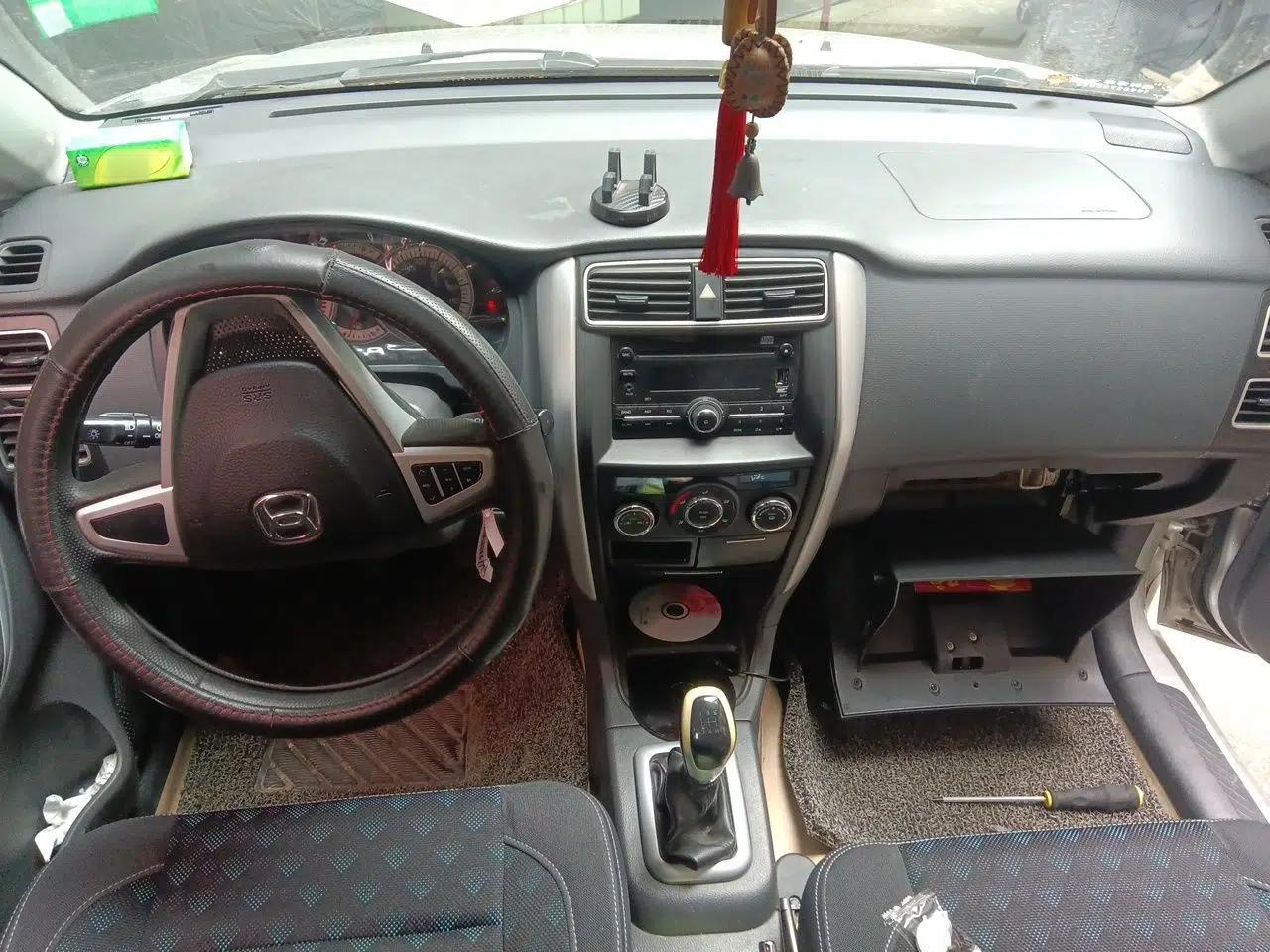 Suzuki Liana A6 2014 Hatchback 1.4L Manual Enjoyment Model — миниатюра 10