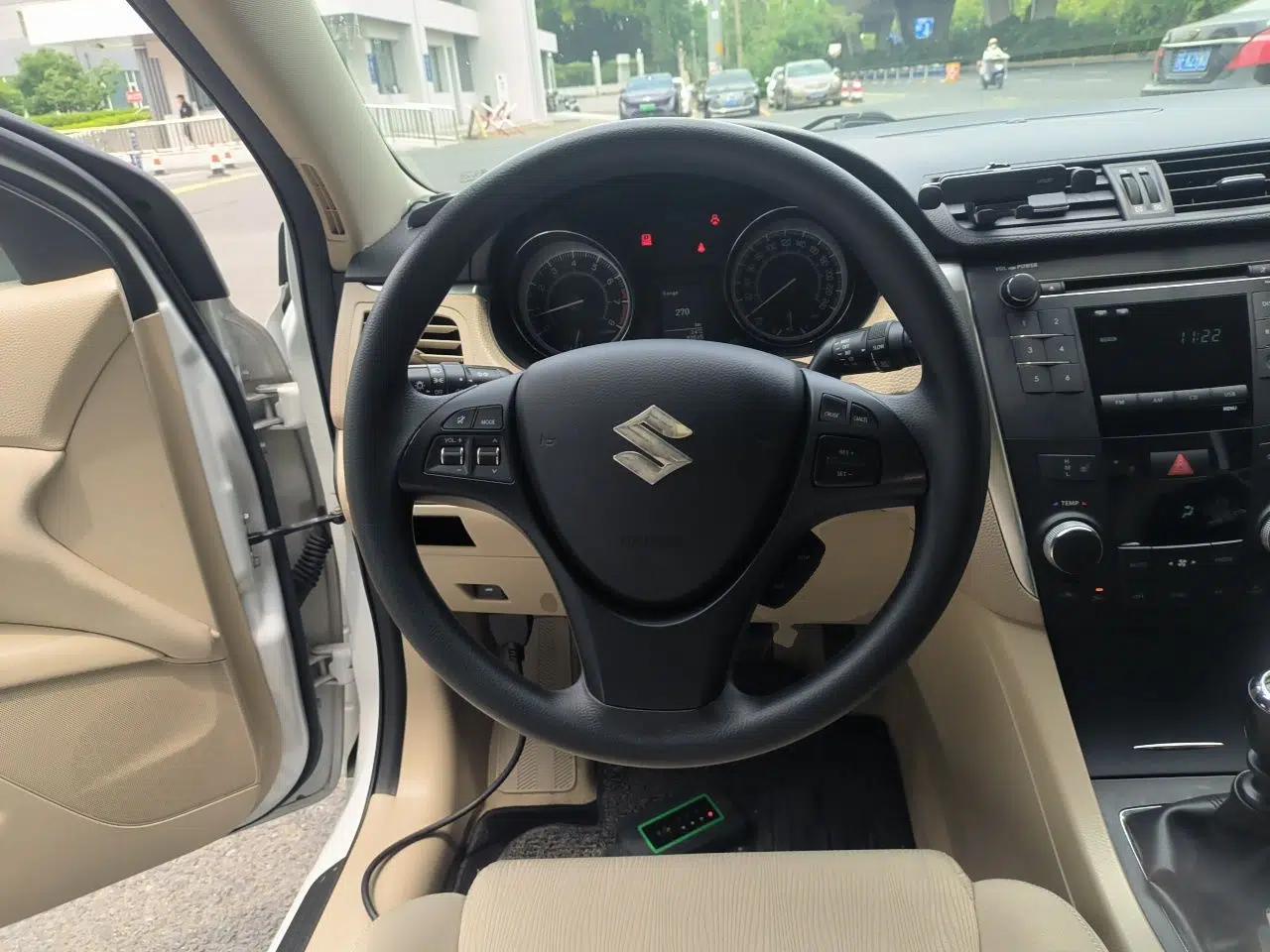Suzuki Kizashi 2011 2.4L Two-Wheel Drive Manual Standard Edition — миниатюра 11