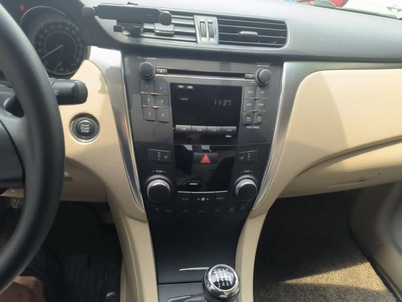 Suzuki Kizashi 2011 2.4L Two-Wheel Drive Manual Standard Edition — миниатюра 14