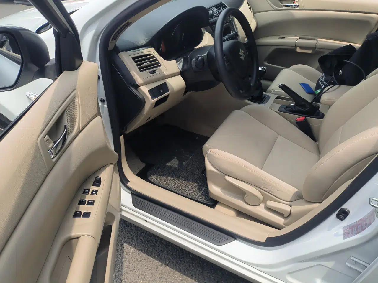 Suzuki Kizashi 2011 2.4L Two-Wheel Drive Manual Standard Edition — миниатюра 17
