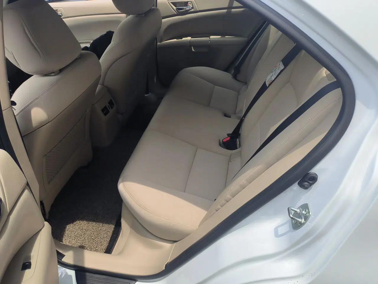 Suzuki Kizashi 2011 2.4L Two-Wheel Drive Manual Standard Edition — миниатюра 18