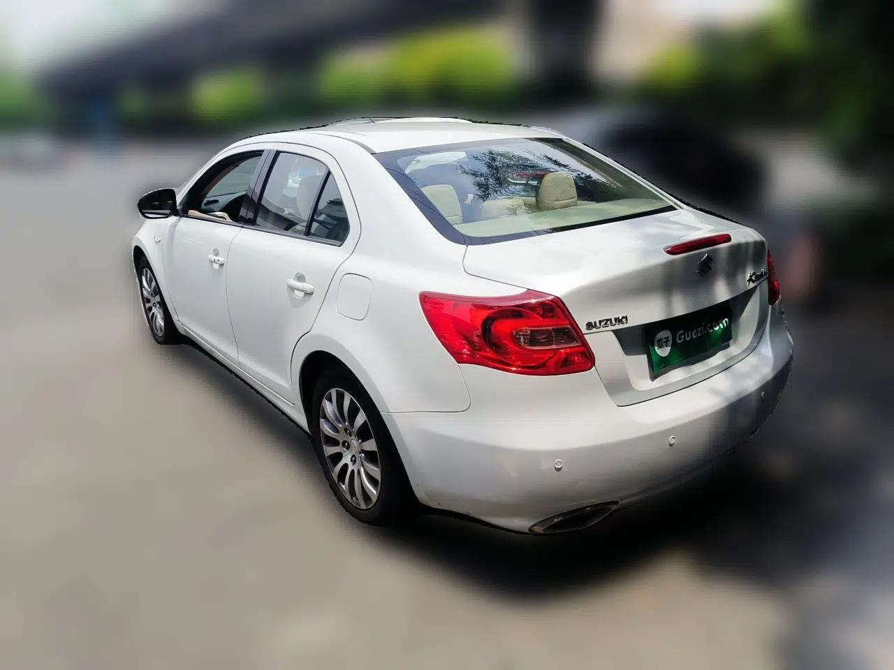 Suzuki Kizashi 2011 2.4L Two-Wheel Drive Manual Standard Edition — миниатюра 4
