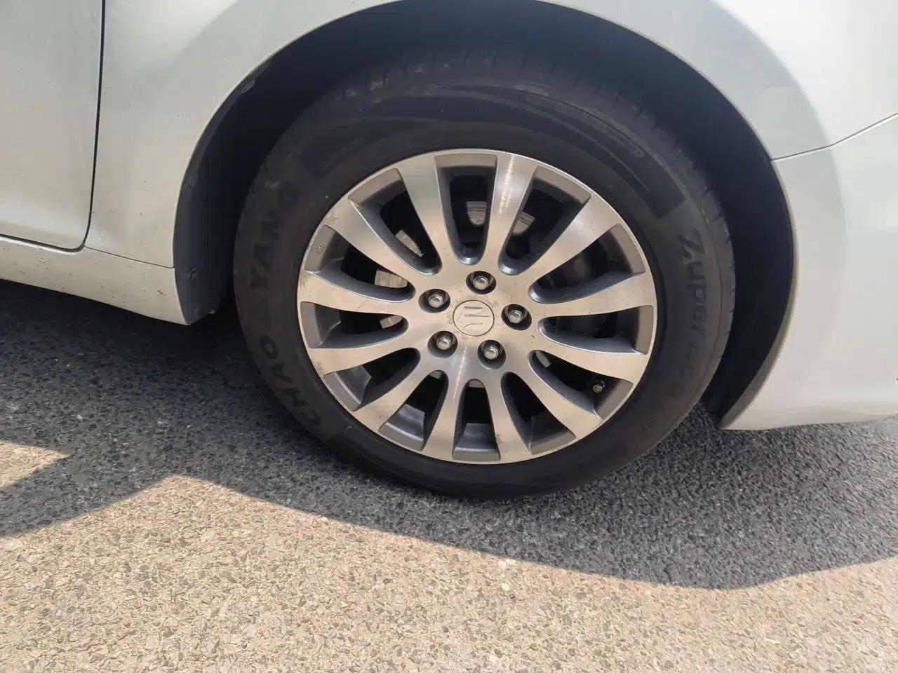 Suzuki Kizashi 2011 2.4L Two-Wheel Drive Manual Standard Edition — миниатюра 8
