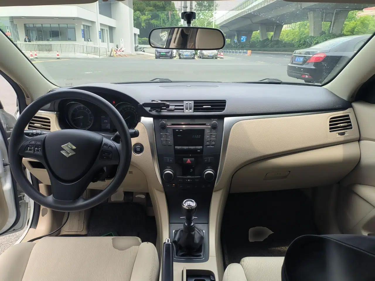 Suzuki Kizashi 2011 2.4L Two-Wheel Drive Manual Standard Edition — миниатюра 10