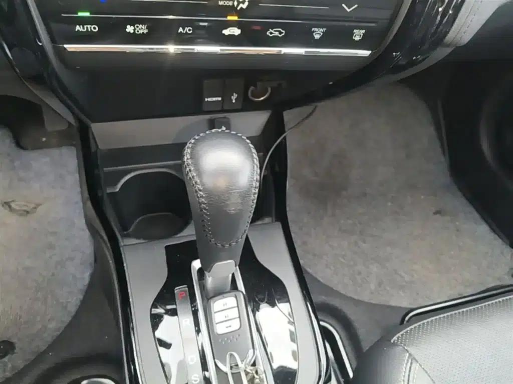 2016 Honda Greiz 1.5L CVT Luxury Edition — миниатюра 14