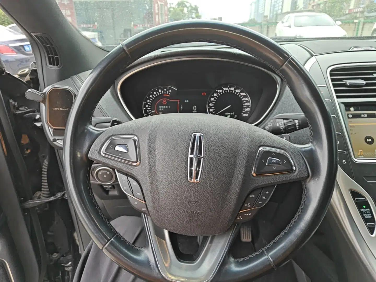 Lincoln MKX 2017 2.0T Two-Wheel Drive Deluxe Edition — миниатюра 14
