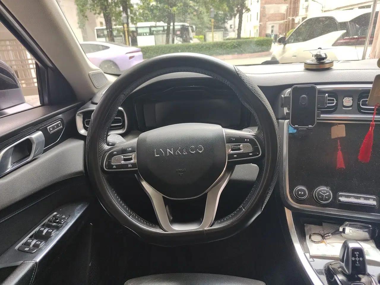 Lynk & Co 01 EM-P 2019 1.5T PHEV JingPro National VI — миниатюра 11