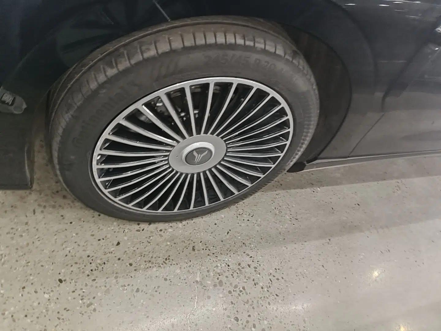 VOYAH Lantu Chiguang L 2026 Four-Wheel-Drive Ultra — миниатюра 8