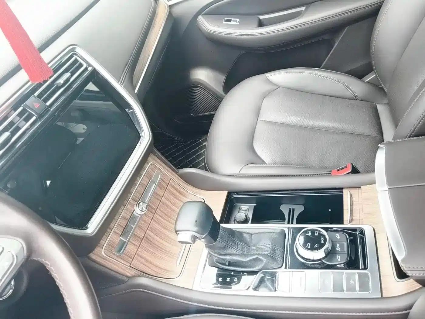 Roewe RX8 2018 30T Intelligent Internet Four-Wheel Drive Flagship Edition — миниатюра 5