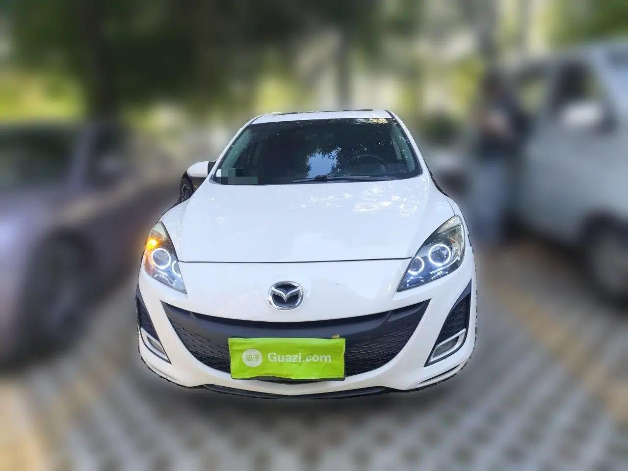 Mazda 3 2012 Hatchback 2.0L Automatic Luxury Model — миниатюра 2