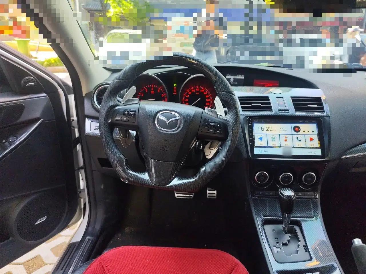 Mazda 3 2012 Hatchback 2.0L Automatic Luxury Model — миниатюра 11