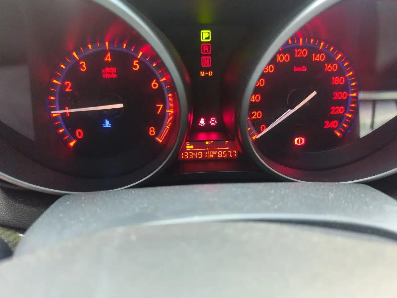 Mazda 3 2012 Hatchback 2.0L Automatic Luxury Model — миниатюра 13