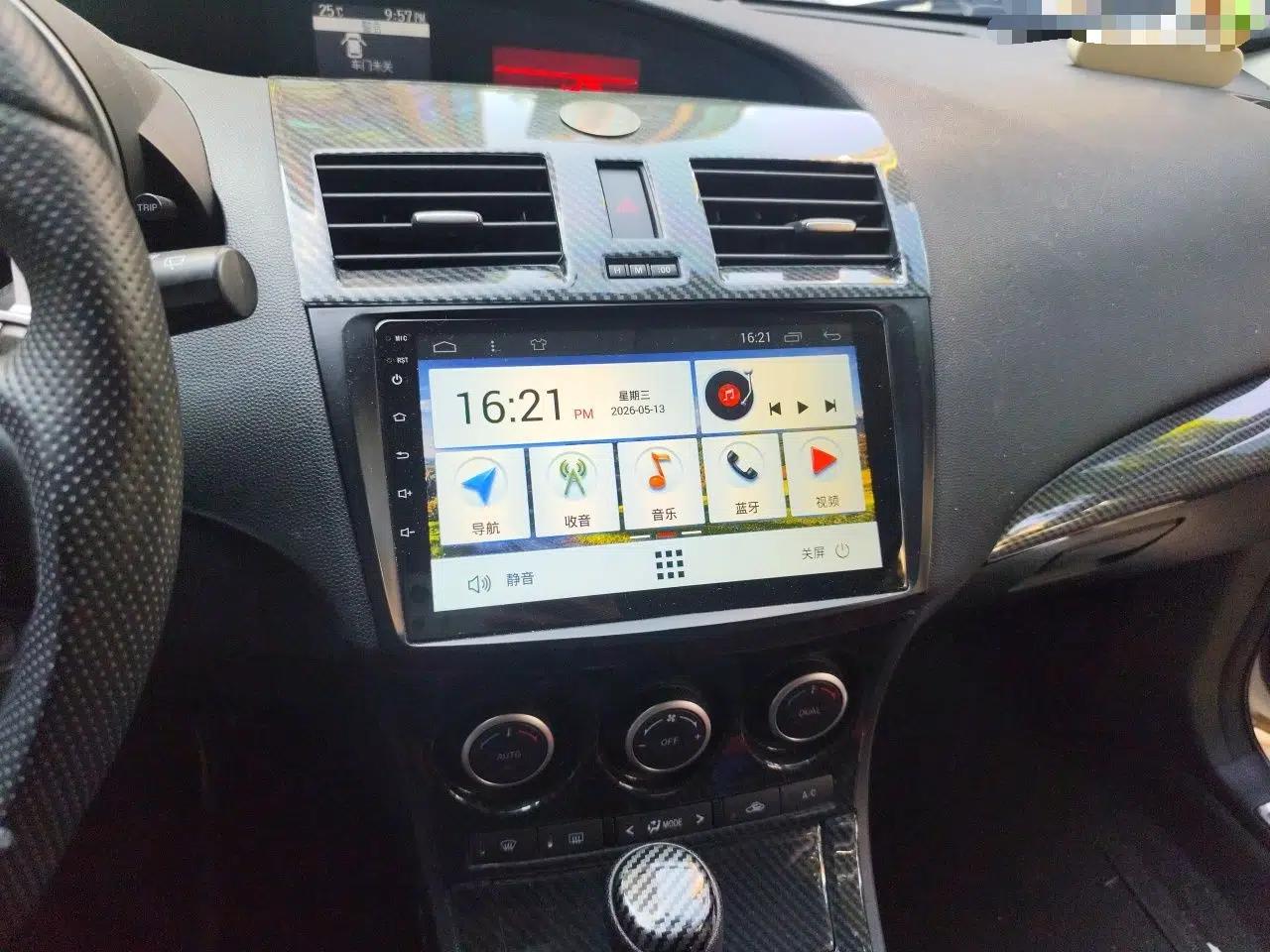 Mazda 3 2012 Hatchback 2.0L Automatic Luxury Model — миниатюра 14