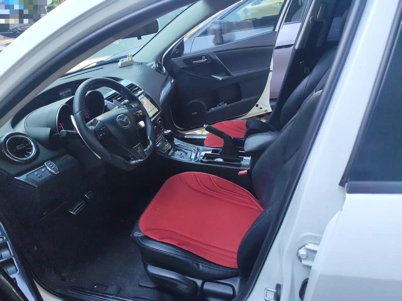 Mazda 3 2012 Hatchback 2.0L Automatic Luxury Model — миниатюра 16