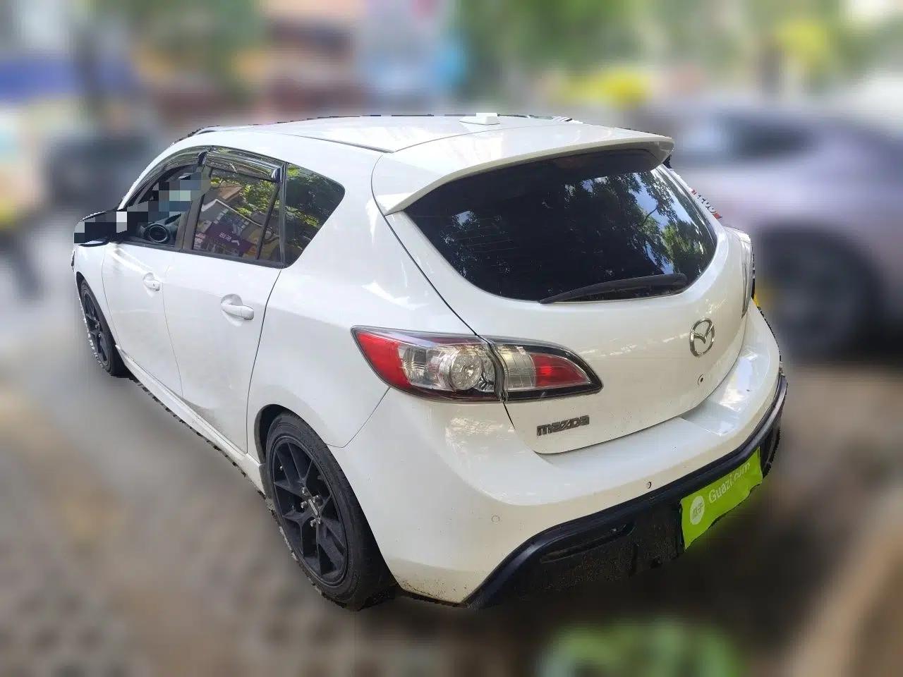 Mazda 3 2012 Hatchback 2.0L Automatic Luxury Model — миниатюра 4