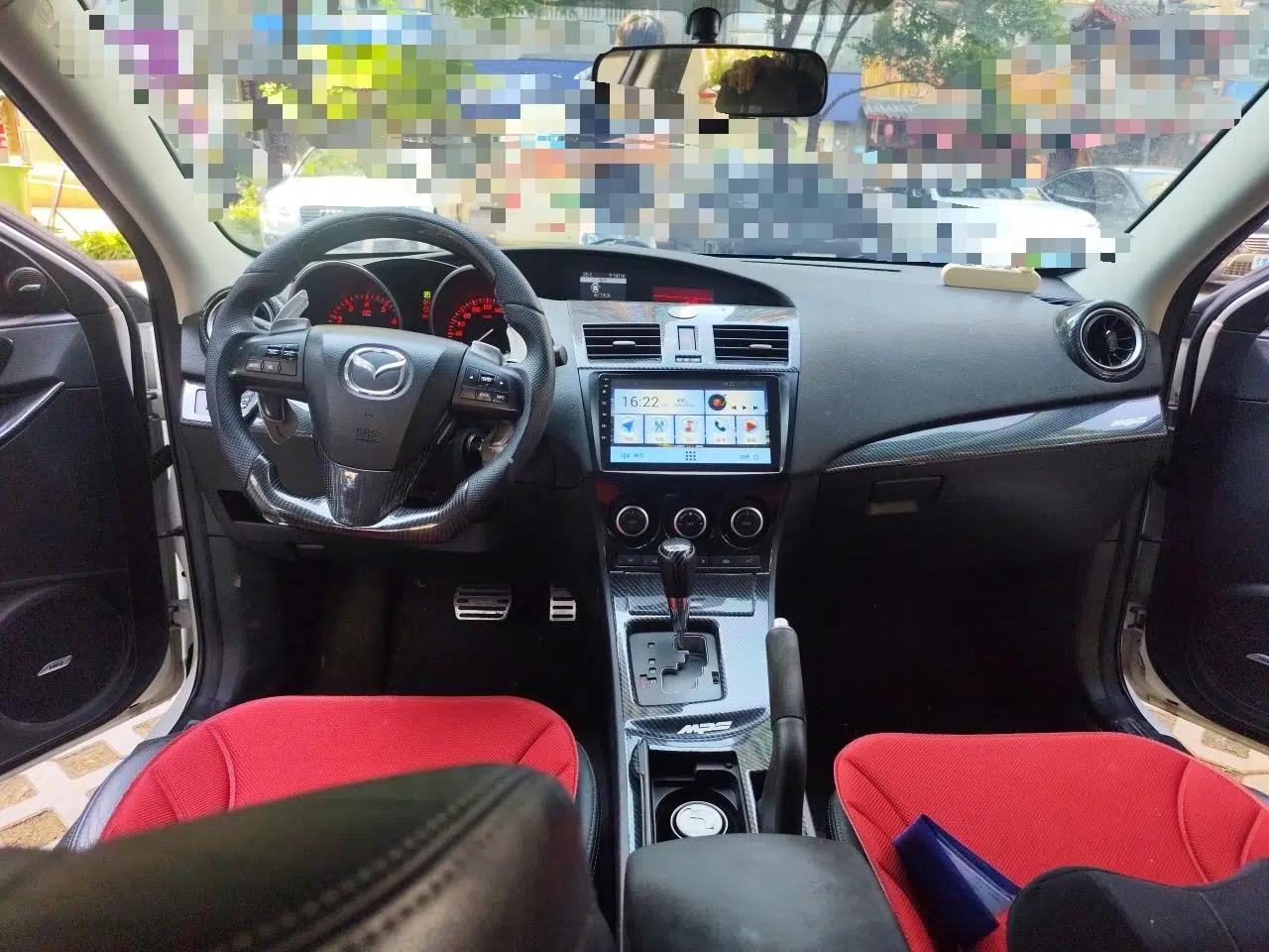 Mazda 3 2012 Hatchback 2.0L Automatic Luxury Model — миниатюра 10