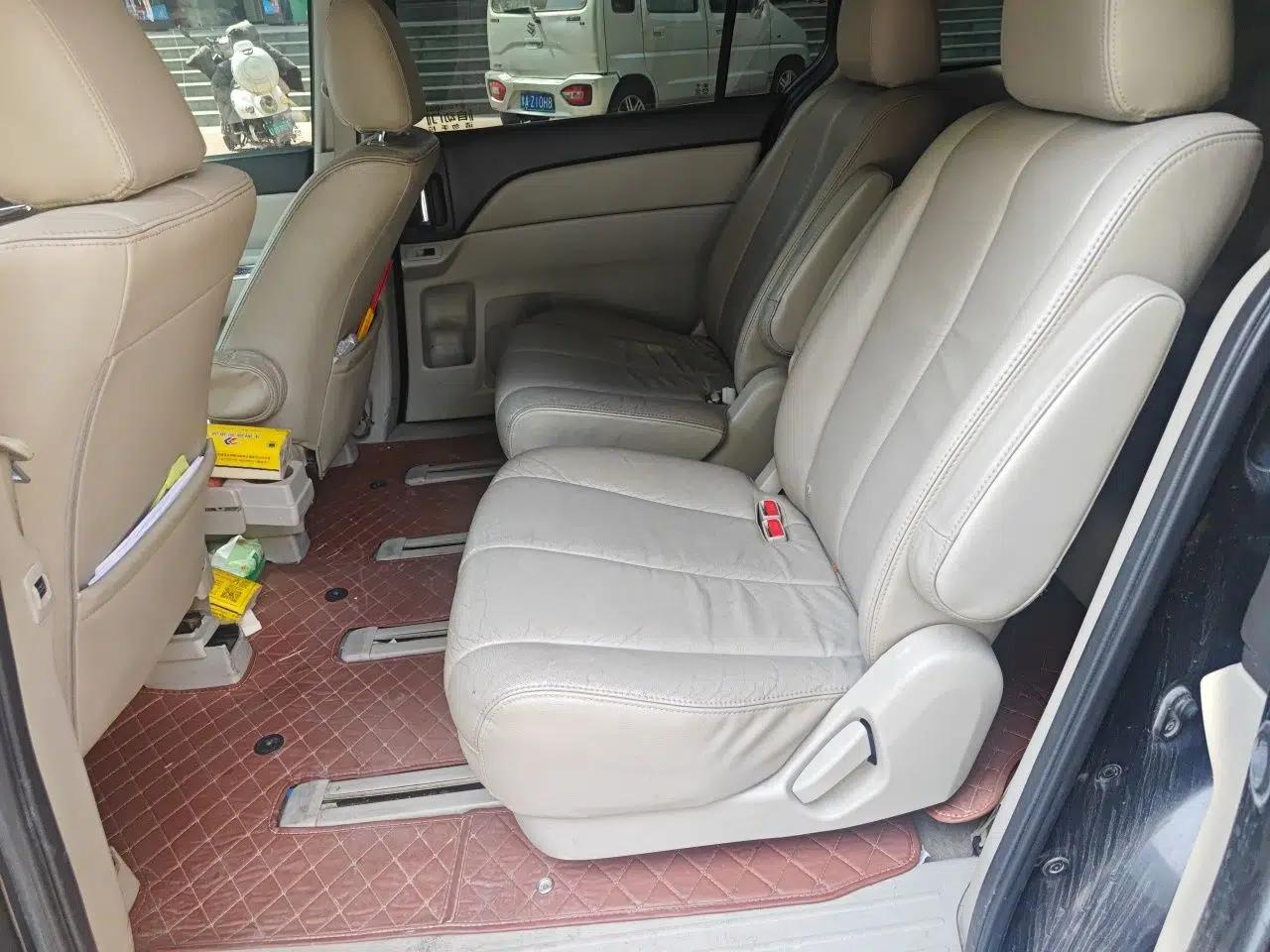 Mazda 8 2011 2.3L Deluxe Edition — миниатюра 18