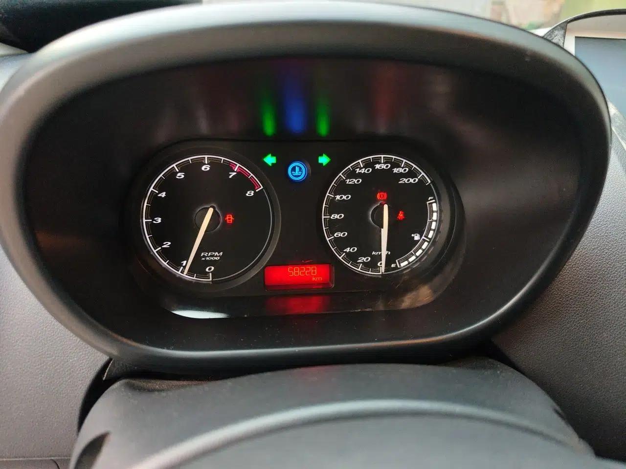 MG 3 2013 1.3L Manual Comfort Edition — миниатюра 12