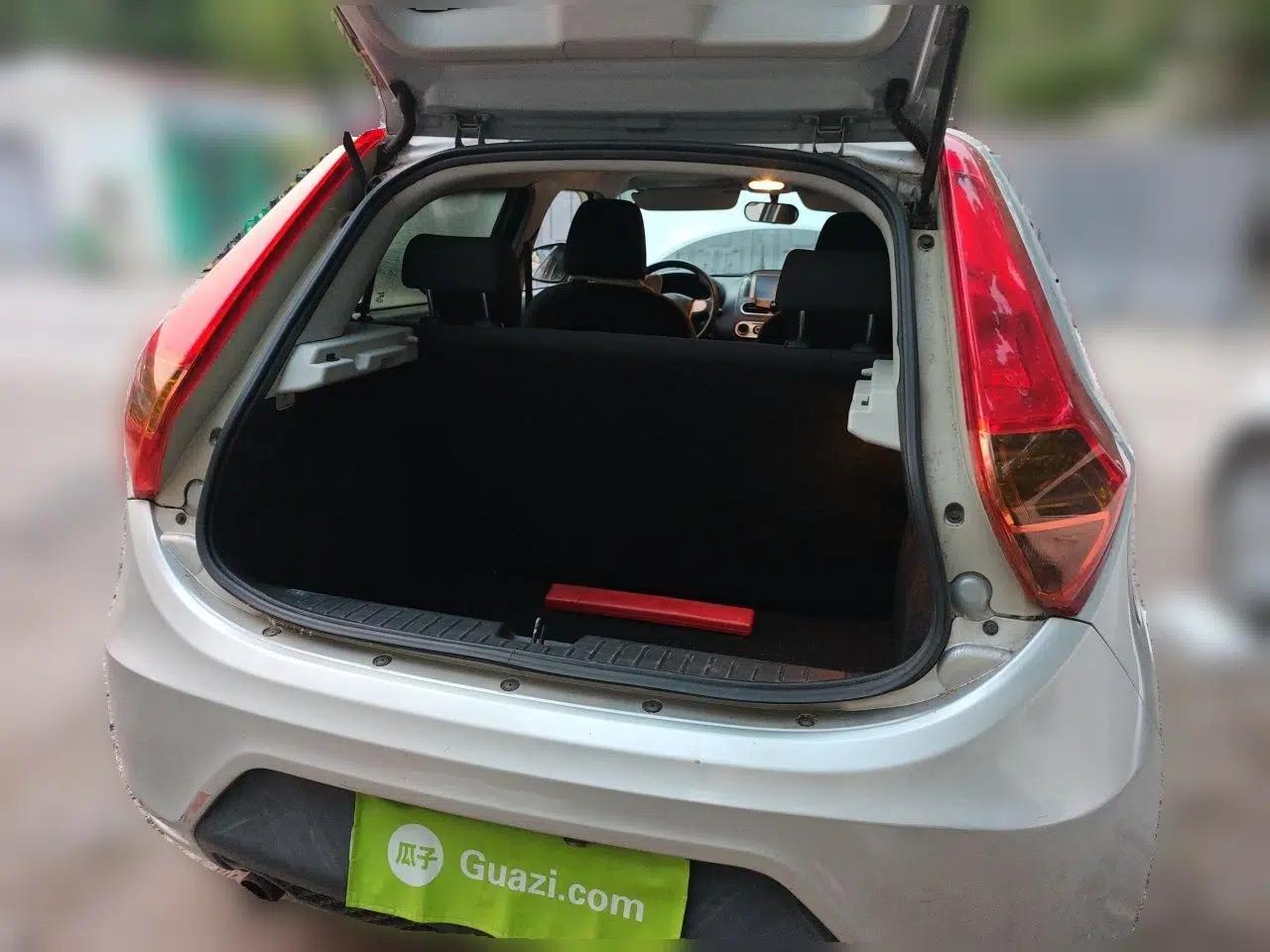 MG 3 2013 1.3L Manual Comfort Edition — миниатюра 20