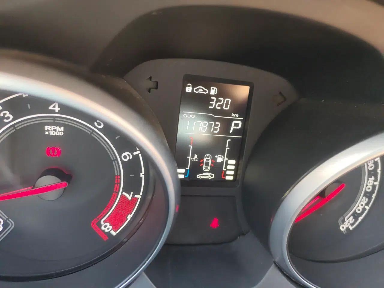 MG GT 2016 1.5L Automatic Value-Added Luxury Edition — миниатюра 13