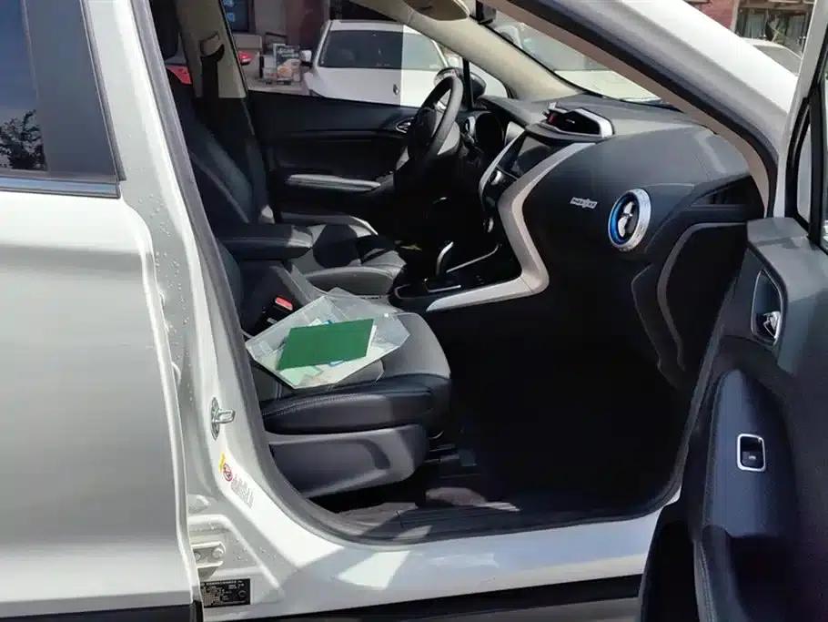 Yuan New Energy 2018 EV360 Smart Connected Cool Edition — миниатюра 8