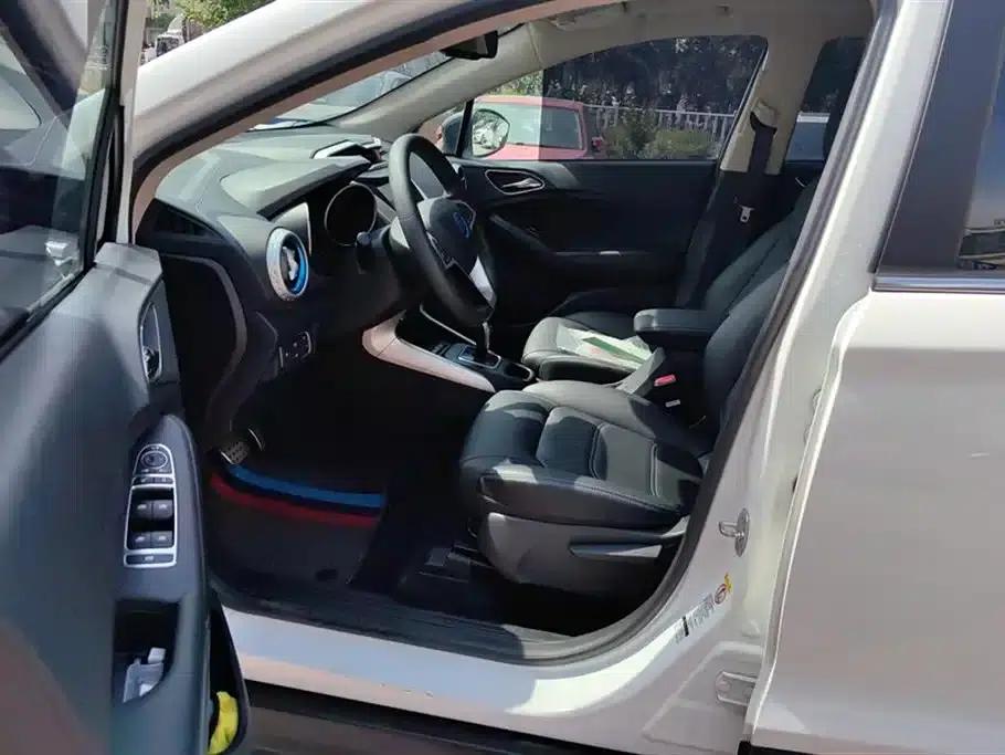 Yuan New Energy 2018 EV360 Smart Connected Cool Edition — миниатюра 9