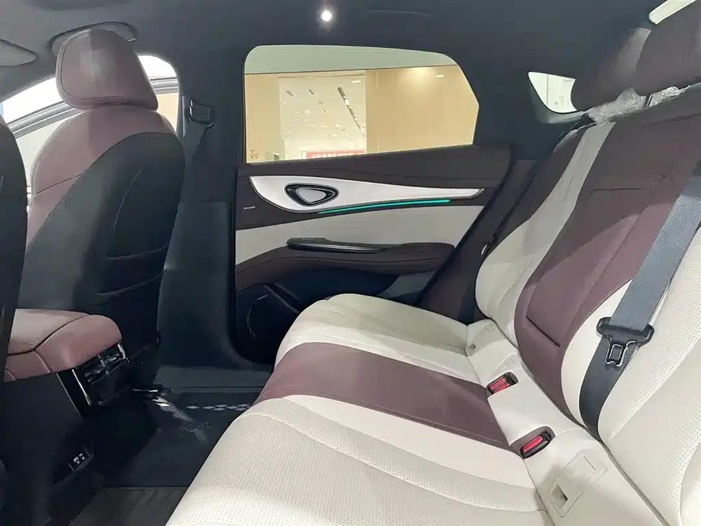 Seal 07 DM-i 2025 Intelligent Driving Edition DM-i 1.5L 125km Premium Model — миниатюра 7