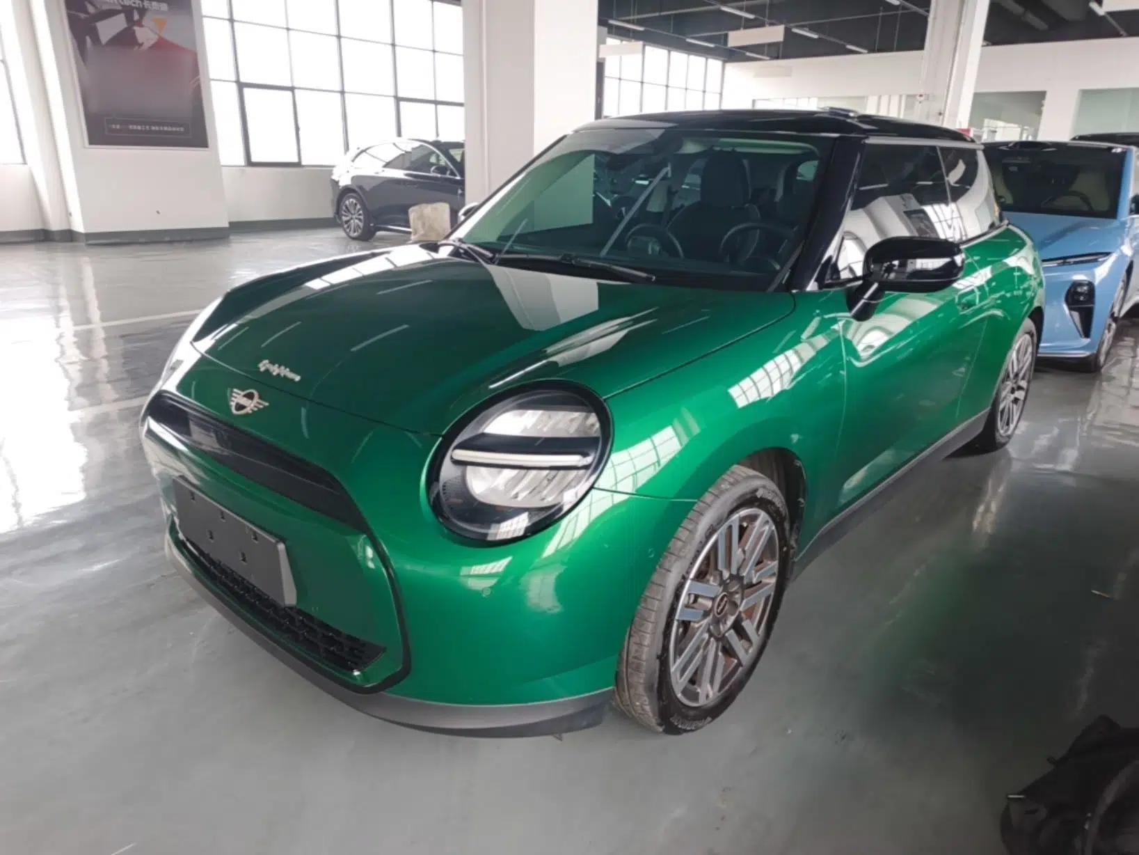 MINI Electric COOPER 2024 456km COOPER E Classic Edition — миниатюра 1