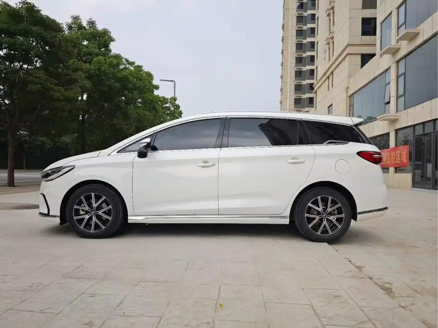 Song MAX New Energy 2022 DM-i 105KM Flagship Edition — миниатюра 4