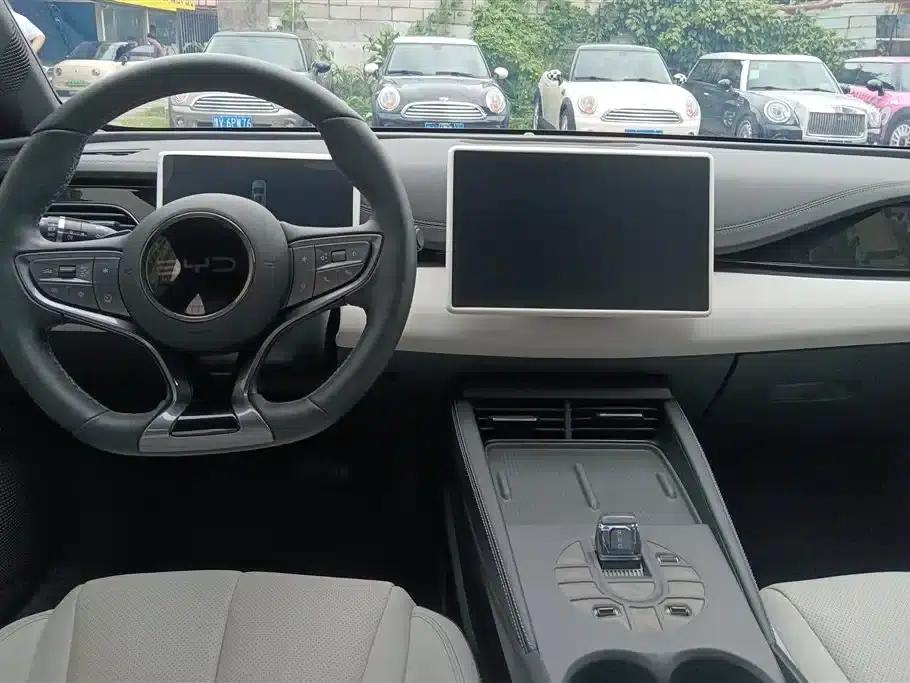 Seal 06 DM-i Touring Edition 2025 DM-i 150KM Premium Model — миниатюра 12