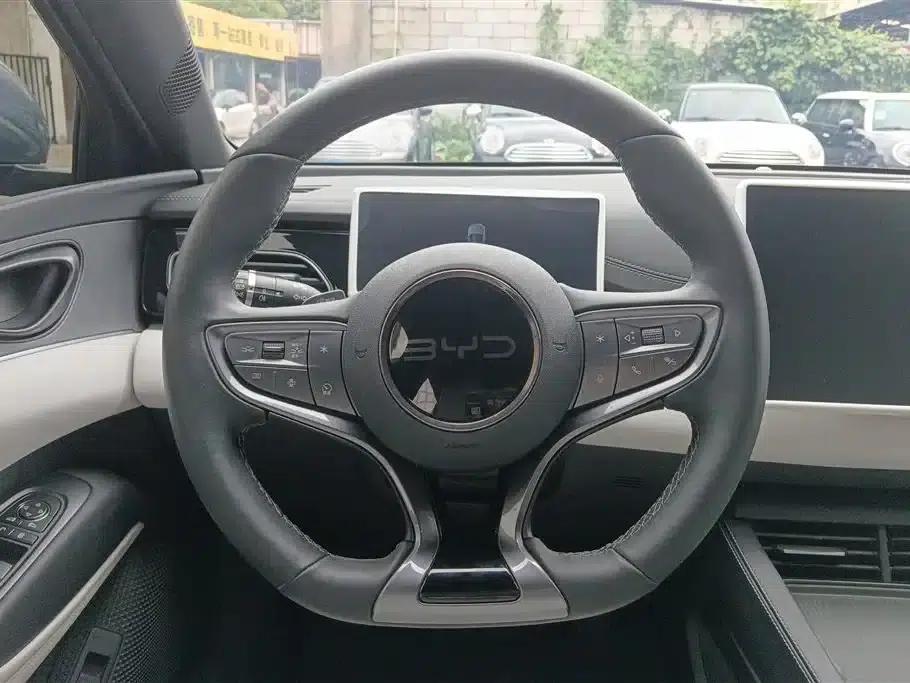 Seal 06 DM-i Touring Edition 2025 DM-i 150KM Premium Model — миниатюра 15