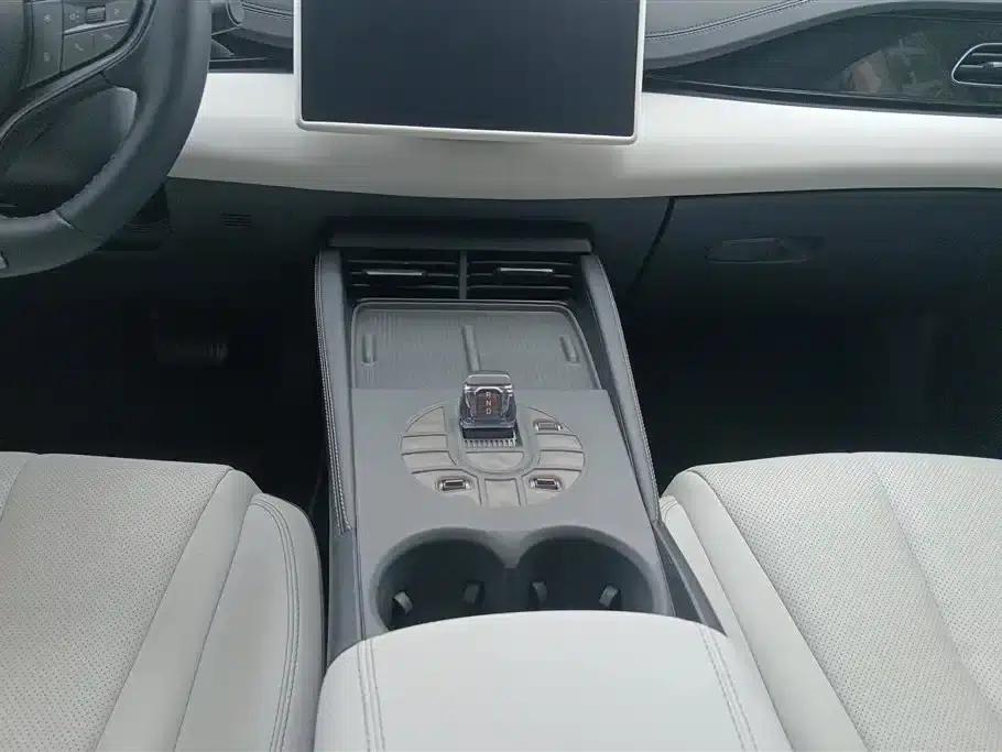 Seal 06 DM-i Touring Edition 2025 DM-i 150KM Premium Model — миниатюра 16