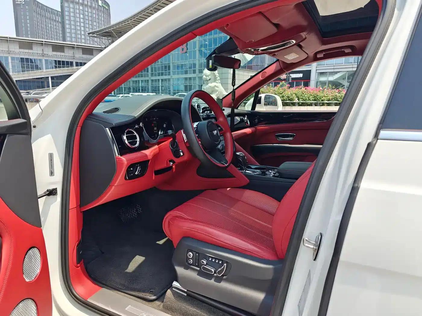 Bentayga Plug-in Hybrid 2021 3.0T PHEV — миниатюра 4