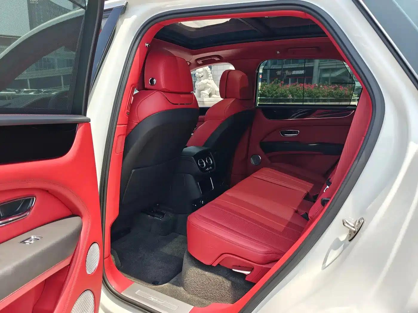 Bentayga Plug-in Hybrid 2021 3.0T PHEV — миниатюра 7