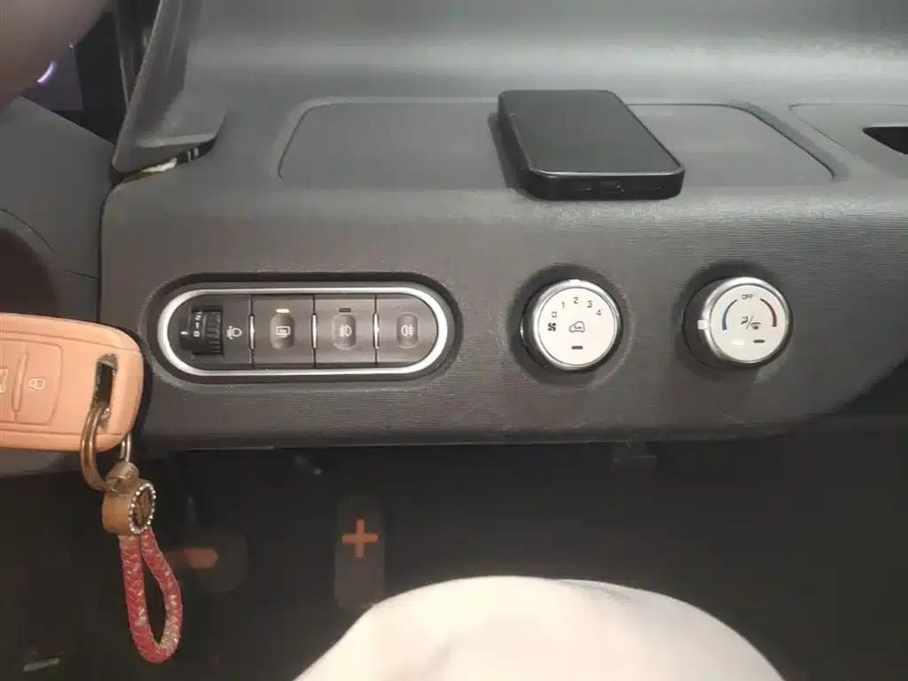 Baojun E100 2020 Model 305KM Smart Edition — миниатюра 13