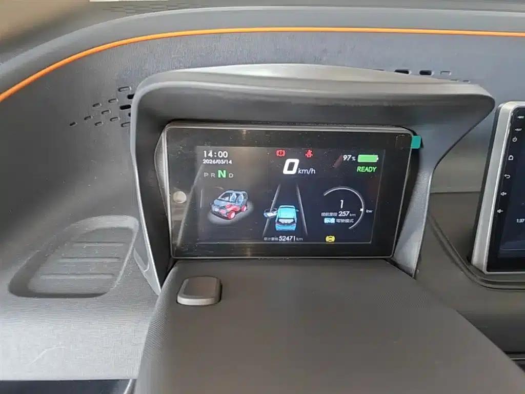 Baojun E100 2019 Model 250KM Smart Edition — миниатюра 12