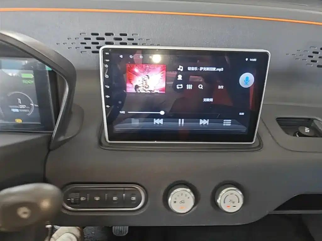 Baojun E100 2019 Model 250KM Smart Edition — миниатюра 13