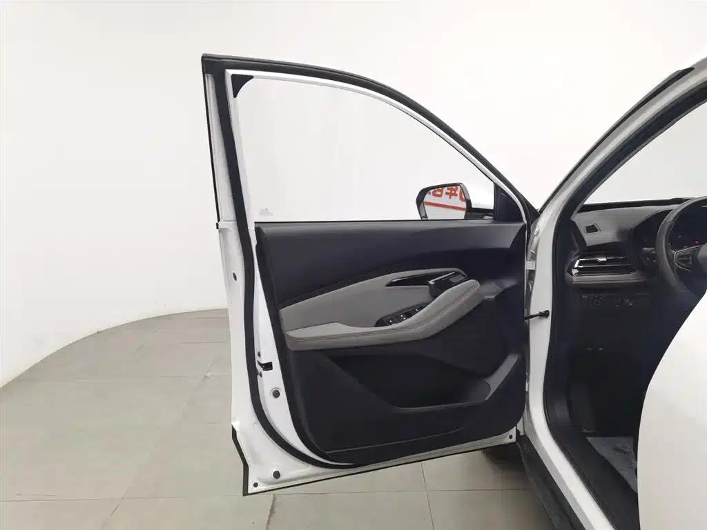 Baojun RS-3 2020 1.5L CVT 24-Hour Online Luxury Edition — миниатюра 8