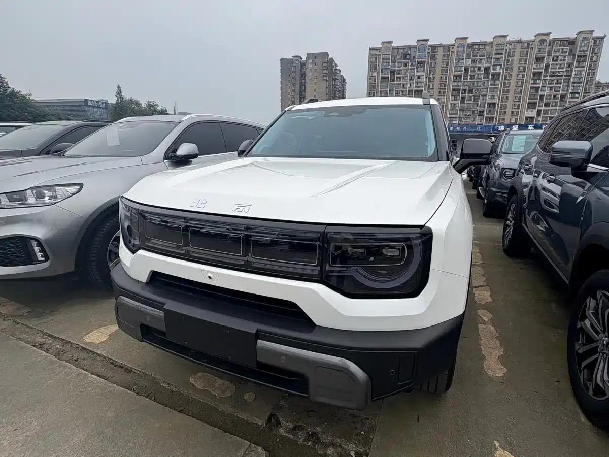 Beijing BJ30 2026 Traveler 1.5T DCT 2WD Standard Edition — миниатюра 1