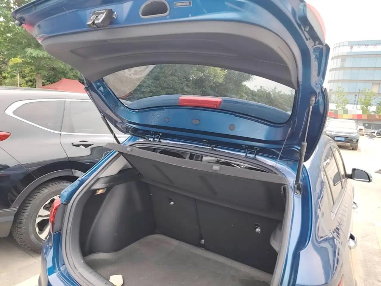 Kia KX Cross 2018 1.6L Automatic Dynamic Sunroof Version — миниатюра 22
