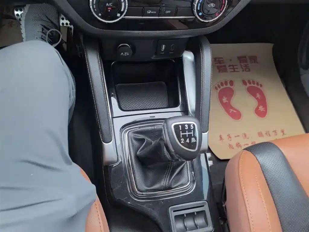 2016 Senova X35 1.5L Manual Deluxe Edition — миниатюра 14