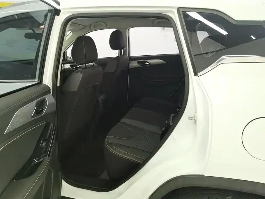 Beijing X3 2019 1.5T CVT Glory Edition — миниатюра 11