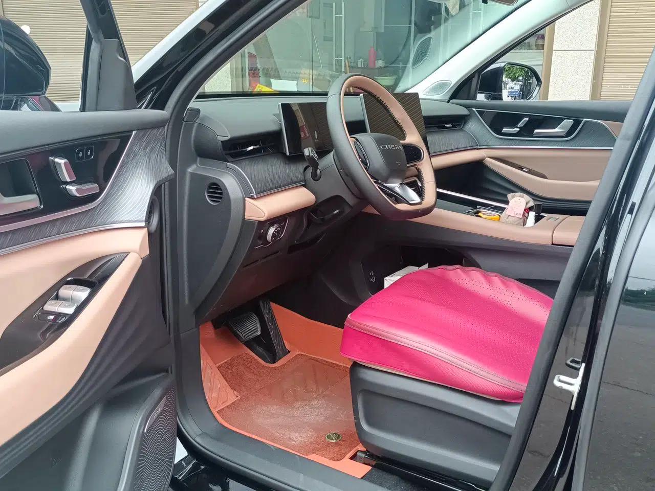 Chery Tiggo 8 L 2024 2.0T Two-Wheel Drive Luxury Edition 5 Seats — миниатюра 17