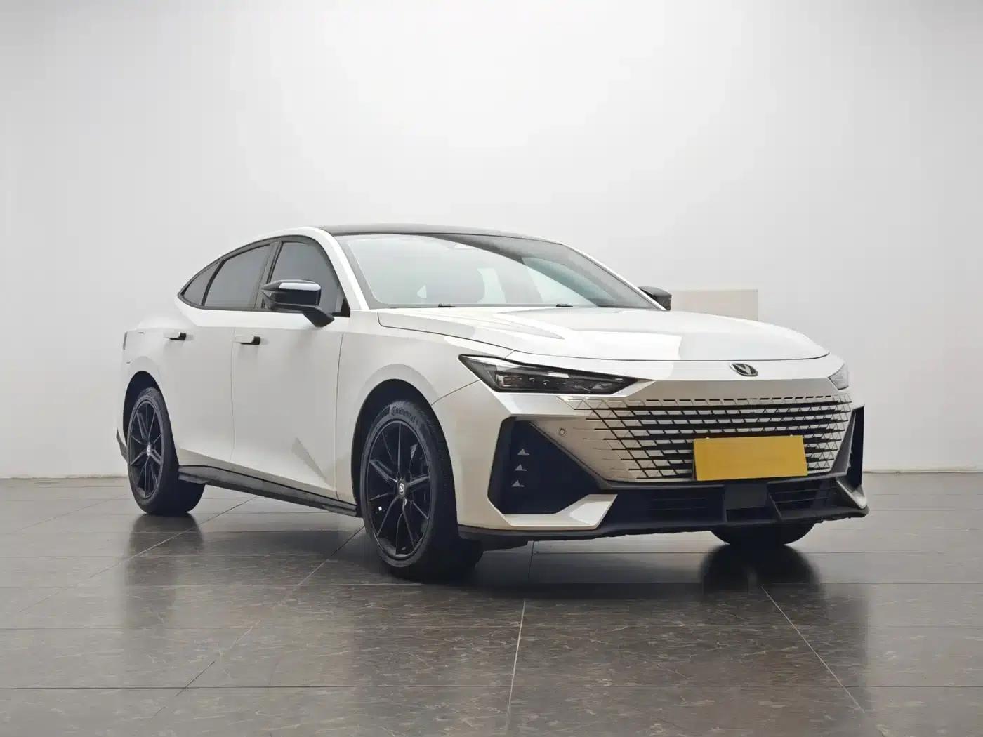 Changan UNI-V Smart Electric iDD 2023 Model, Smart Electric iDD 1.5T, 113km/h Smart Cool Edition — миниатюра 2