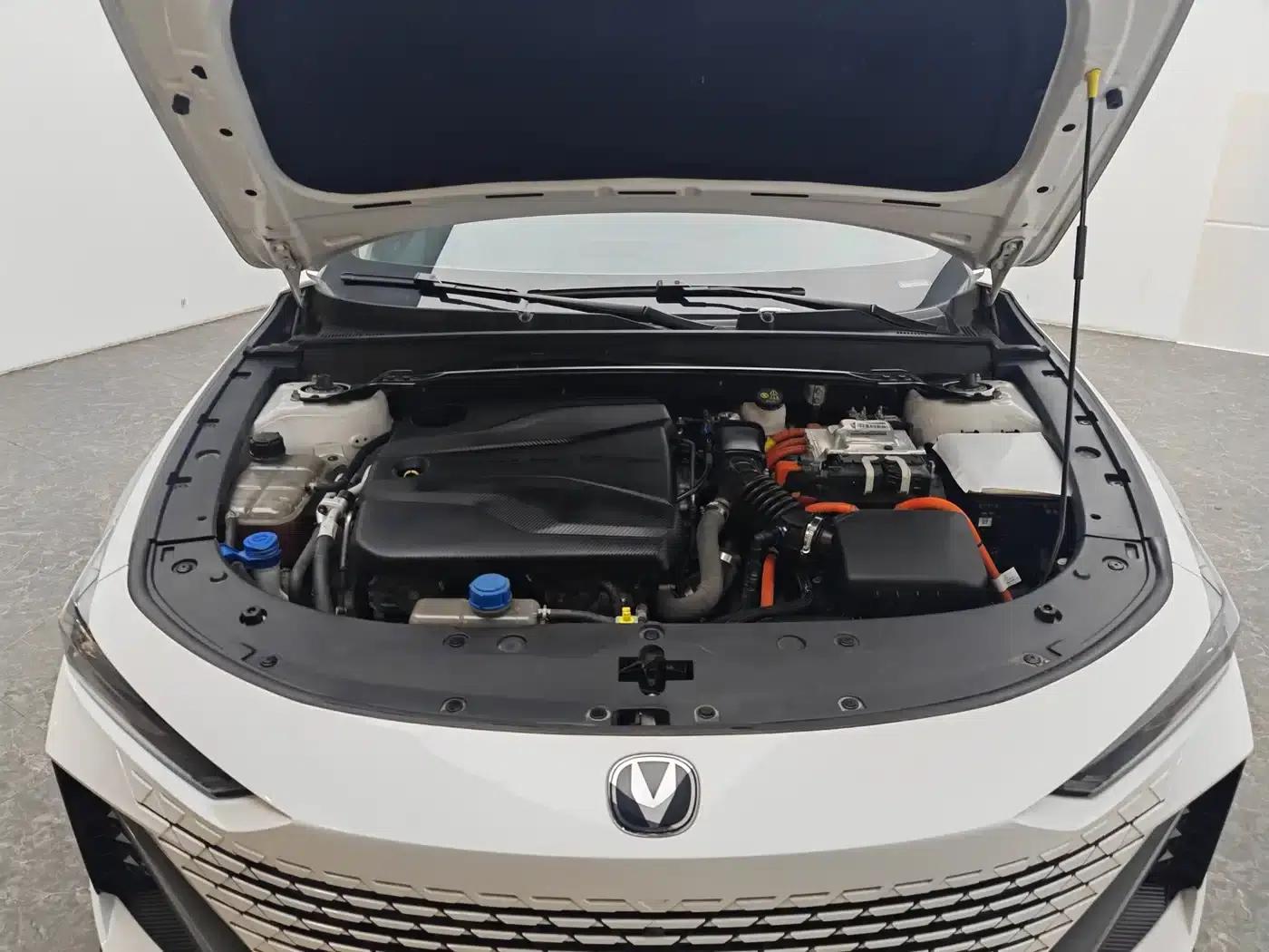 Changan UNI-V Smart Electric iDD 2023 Model, Smart Electric iDD 1.5T, 113km/h Smart Cool Edition — миниатюра 12