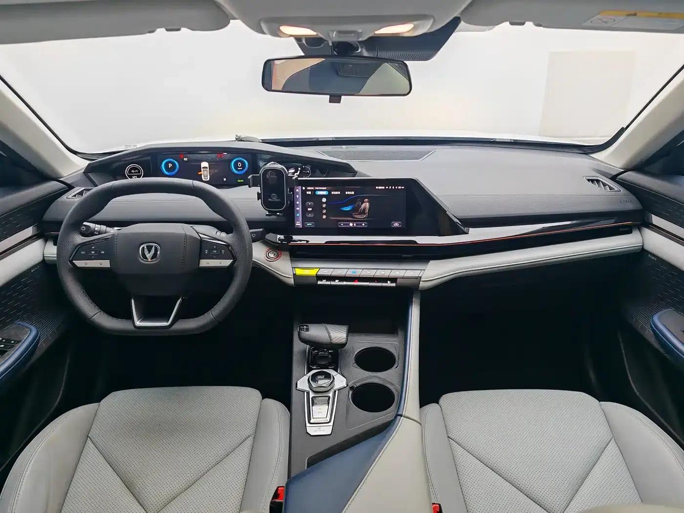Changan UNI-V Smart Electric iDD 2023 Model, Smart Electric iDD 1.5T, 113km/h Smart Cool Edition — миниатюра 15