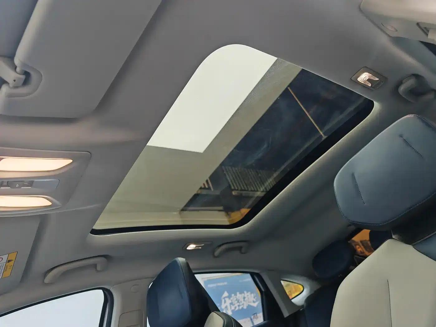 Changan UNI-V Smart Electric iDD 2023 Model, Smart Electric iDD 1.5T, 113km/h Smart Cool Edition — миниатюра 18